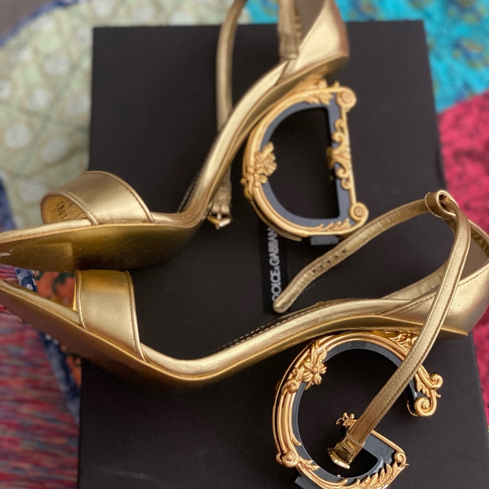 Brand new. I wore once on my bday for an hour.